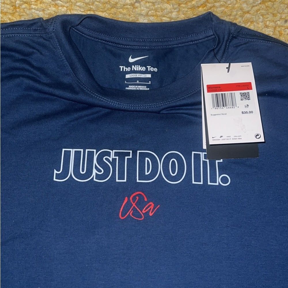 Women’s large Nike USA loose fit tshirt